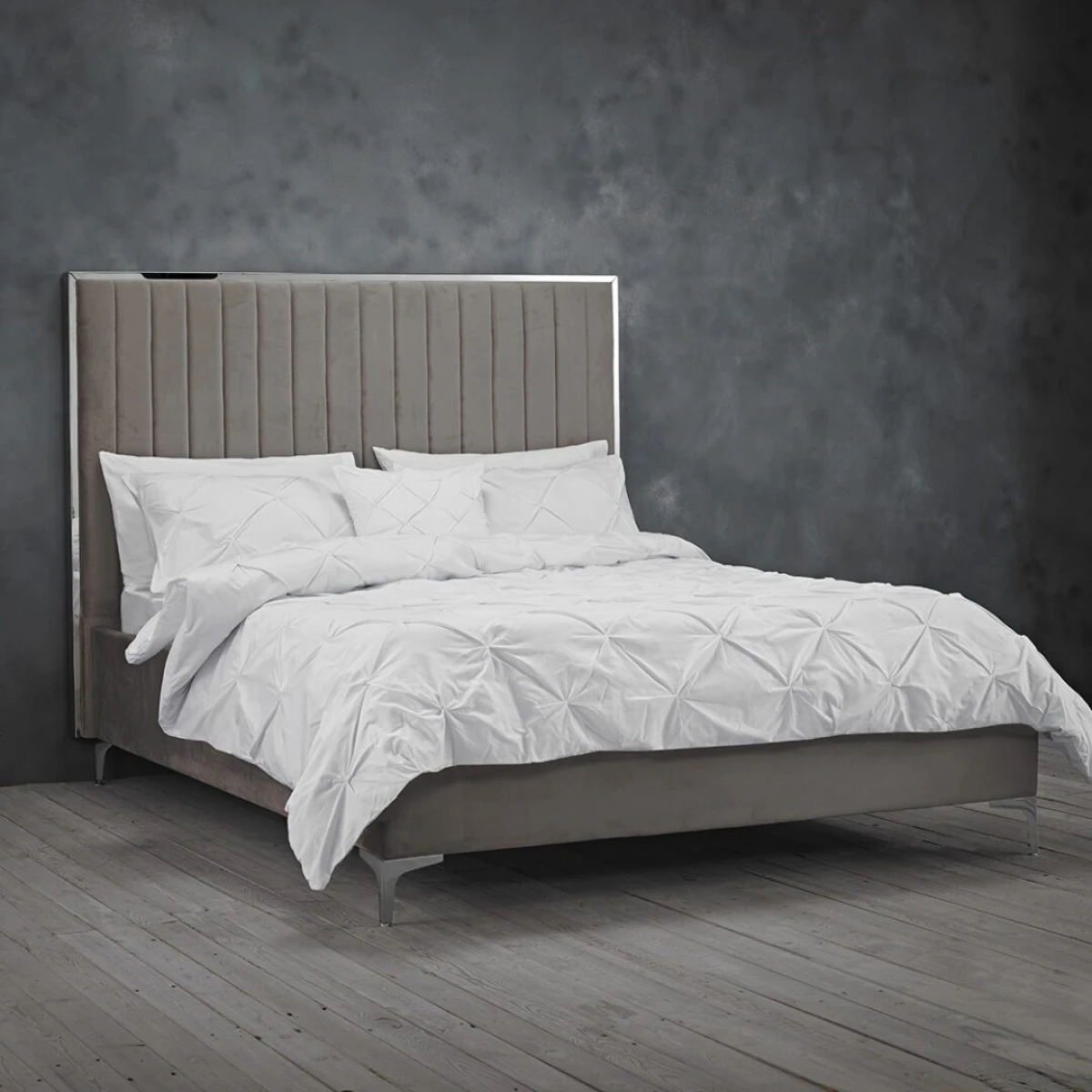 Dakeley Double Bed